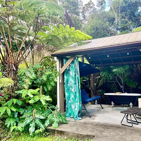 Romantic Retreat, Relax At Hot-Tub, Indoor & Outdoor Shower, Firepit, 5 Min To Hawaii Volcano Park